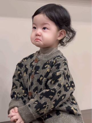 或许自由更胜一筹 但有你的日子更幸福 不是被剥夺而是自愿放弃 即便现在可以说走就走 但心里有了牵挂又能走多远呢 妈妈的手掌就那么大 握不住的东西太多了 但我唯独不愿失去你#十月起床啦 #女童穿搭 #高品质童装