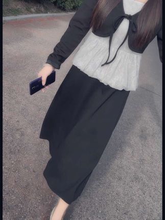 彼岸花开心已碎,奈何桥上相思泪。 一饮而尽孟婆汤,三生石上永沉睡。#穿搭