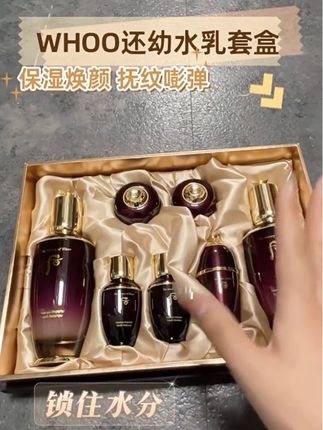 抗老不费钱!后还幼水乳套盒真的好用🥰 最近在用还幼水乳,感觉皮肤状态稳定了不少~水乳质地很轻盈,吸收很快,用完不黏腻;面霜的滋养感很足,用了一周后,脸蛋摸起来更有弹性了~🥰#好物推荐🔥 #抗老 #良心推荐 #dou来上热门