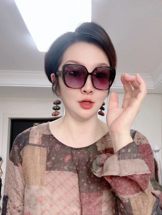 这么热的天怎么能缺一副太阳镜🕶️呢?#原创视频 #时尚时尚最时尚 #完美搭配