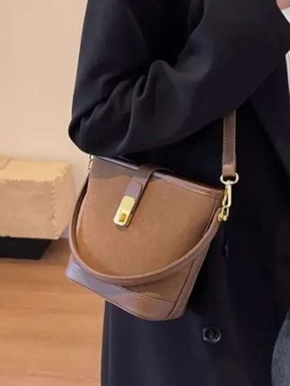 #佐猫今年流行小包包 #新款斜挎包 #高级感包包 #大容量手提水桶包 #时尚包包