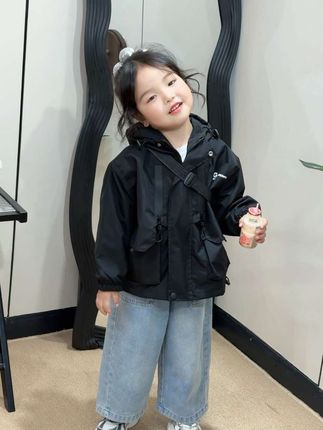 做妈妈这条道路上 没有退路也看不到尽头慢慢的我才明白 做一个自愈能力强的妻子以及妈妈才有可能接近幸福 表面沉默寡言心中却有一片海 成熟的稻谷都是低着头各自努力#当妈妈后 #韩系穿搭 #外套 #冲锋衣 #高品质童装