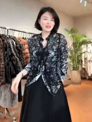 #舒适百搭衬衫打底衫#内搭外穿都好看 #高级感穿搭 #洋气减龄 #美出高级感 @DOU+上热门 @DOU+小助手 @巨量千川