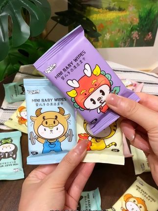 6块多到手20包8抽的便携湿巾还是头一次见,纸张大且厚实,出门都离不开它了!#湿巾#出门必备 #便携式湿巾