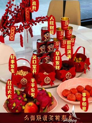 搬新家了,家里一定要备上一个这样的折叠梯子,不管是打扫卫生、整理衣柜,还是挂个窗帘、贴个壁纸,都特别方便实用!而且它收起来只有一本书那么厚,放在哪里都不占地方。平时拿取高处物品或者维修灯具也轻松自如,有了它再也不用担心够不着了,真是家居必备好物啊!#好物推荐🔥 #家居好物 #家居生活 #折叠梯