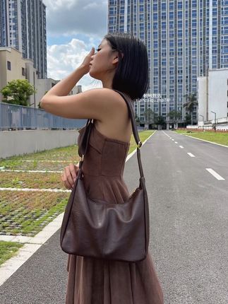 松弛感慵懒风大容量单肩托特包2024秋冬新款韩版简约百搭休闲女包#潮流女包 #时尚包包 #时尚百搭 #休闲穿搭 #简约托特包