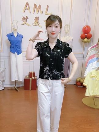 热卖爆款#谁穿谁好看 #面料舒适透气 #遮肉显瘦遮肉减龄 #百搭上衣 #小个子穿搭