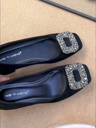 #创作灵感 高跟鞋女2025爆款洋气百搭软底浅口方扣粗跟方头黑色职业工作鞋子#美鞋分享 #穿出女人味