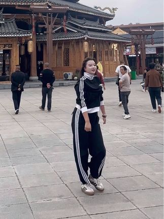 第几秒能拿下你? #舞 #户外  #一字马 #榆树湾 #小舒
