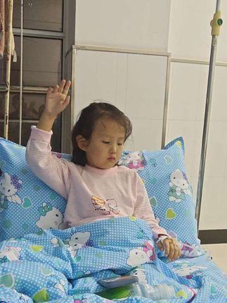 这个二闺女真愁人,又是肺炎,3个孩子最怕的就是生病,还要上学,每天两头跑#记录成长过程 #记录生活 #人类幼崽 #可爱萌娃