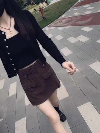 “何必在去质问什么,态度足以证明一切,你该质问的是你的心,它疼不疼,承不承受得住愿不愿意放手…”#半身裙 #显瘦穿搭 #早秋穿搭