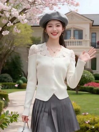法式小香风洋气长袖上衣 #甜美穿搭#长袖t恤 #内搭外穿都好看 #秋冬穿搭新鲜感在线 #森系少女感穿搭 @DOU+小助手