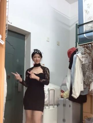 确定其实还不确定~#y2k辣妹 #辣妹挑战 #炒鸡喜欢你 #小肚腩 #女人40