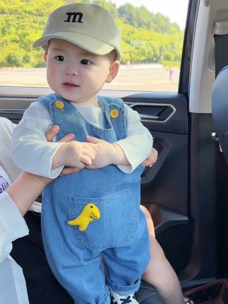 超洋气的软牛仔背带裤!面料软软糯糯的,婴幼儿A类品质,小码还可以开裆,男女宝穿都好看 #开春搭配 #婴幼儿服饰 #高品质童装 #背带裤