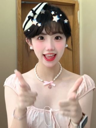 和我一起 大步流星~ #甜妹 #甜甜手势舞 #甜妹统治世界🎀 #高卿尘大步流星#大步流星手势舞挑战
