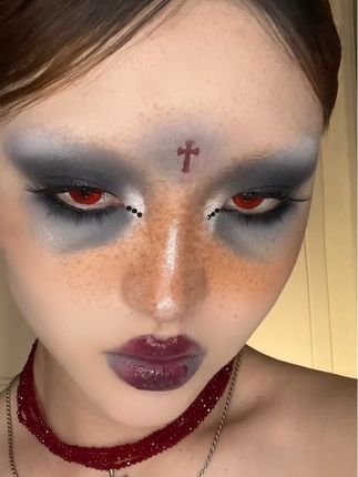 万圣节开胃菜🩸 #沉浸式第一视角化妆 #美妆模范生 #万圣节妆容 #妆容教程 #眼妆教程