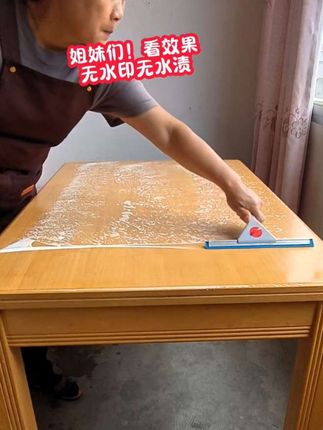 #上热门 擦桌子我一直用玻璃刮,太干净了,而且速度快#好物推荐🔥 #刮水神器