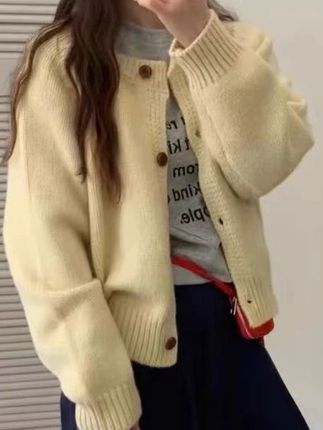 冬季新款圆领纽扣开衫女韩系氛围感小个子短款百搭针织毛衣外套#今日穿搭 #梨形身材穿搭 #温柔穿搭