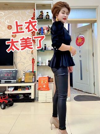姐妹们赶紧去冲这款,好看的洋气的上衣…