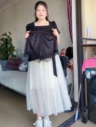 “尽力之后,选择随缘吧,人的手就那么大,握不住的东西太多了,要学会与自己和解~”#夏日穿搭 #夏季穿搭 #打底裤 #安全裤 #158小个子穿搭