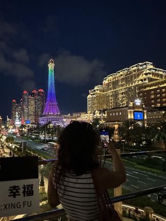 #烟火江城 #湖北文旅 #感受十月江城烟火 市井长巷,聚拢是烟火,摊开是人间