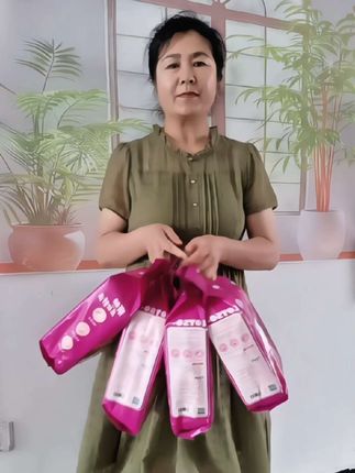 这洗脸巾也太好看了吧,这图案的,哎呀,我喜欢#草莓熊 #洗脸巾 #柔软亲肤 #干湿两用 #迪士尼