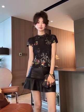 yiyiya.Guo艺艺吖休闲百搭光泽感冰凉侧边拉链短裙#高级感穿搭 #气质穿搭 #穿搭 #每日穿搭 #今天穿什么