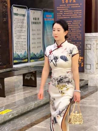 生命中,不是每个问题都有答案,也不是每件事情都能得偿所愿。我们唯一能做的就是:因上努力,果上随缘,不急不躁,顺其自然。#正能量 #优雅永不过时 #女人40岁 #情感共鸣 #上热搜