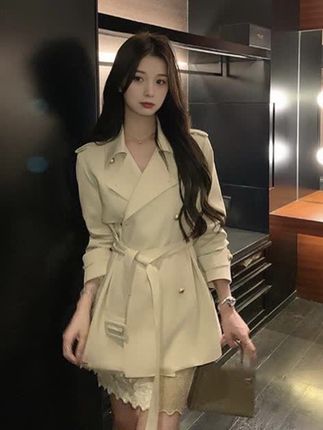 英伦风翻领双排扣收腰系带秋季新款小个子风衣女气质短款外套#秋冬穿搭 #气质穿搭 #风衣外套 #小个子穿搭 #英伦风