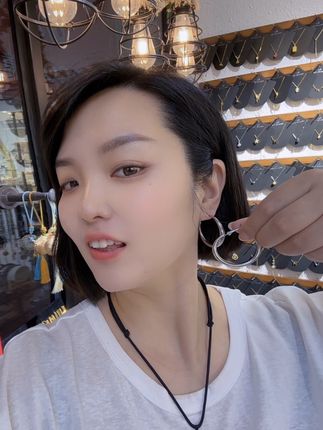 上耳百搭时尚好驾驭,超级好看的素圈耳环#耳饰分享 #耳环控 #逗乐饰品