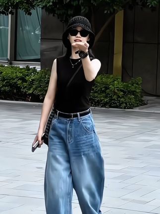 #随机穿搭挑战 #牛仔裤穿搭 #面料柔软舒适 #女装潮流趋势