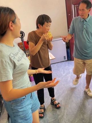 视频同款腐竹丝17块9拍下到手2袋4斤,可以炒,可以凉拌,简单方便,喜欢吃的朋友拍去吧!