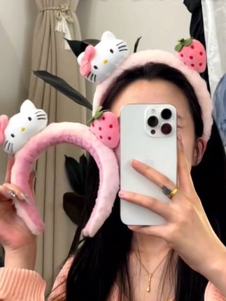 谁能拒绝这么可爱的#hellokitty #发箍 啊~#发箍控 #头饰发饰 #发箍这样戴好美