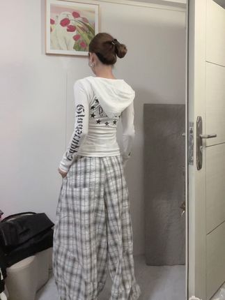 梨形身材真的很适合上窄下宽呀 连帽罩衫搭宽松阔腿裤真的好慵懒 #ootd穿搭 #今天穿什么 #梨形身材穿搭 #休闲舒适#格子裤穿搭