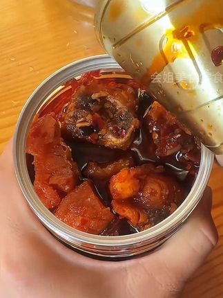 江西特产酒糟鱼,味道真的太棒了!酒糟很入味,也没有鱼腥味,无论是下酒还是配饭都很合适。口感非常好,快来尝一尝吧!#香辣酒糟鱼 #酒糟鱼 #江西特产酒糟鱼 #吗呀太香了