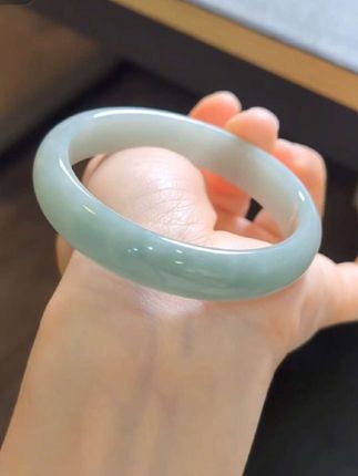 玉手镯女天然缅甸老坑冰糯种翡翠手镯女款油青飘花正圈翡翠玉镯子#手镯控 #手饰 #手镯 #翡翠手镯 #超好看