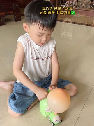 不用充电就会跑,这个#空气动力气球车 也太神奇了,小朋友可稀罕了,#玩的不亦乐乎 #新奇特玩具 #儿童玩具