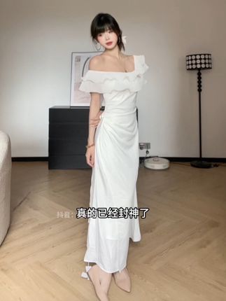 初恋白月光连衣裙 一裙三种穿法!性价比很高 收腰显高 圆领穿斜肩穿一字肩穿都可以 #高级感穿搭 #无法拒绝温柔风的小裙子 #显瘦连衣裙 #长裙清冷系到脚踝 #出游穿搭