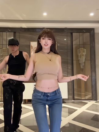 加起来70岁的两个人势必跟上热点舞蹈 #宝宝狮 #柠檬叉原创angel #情侣日常