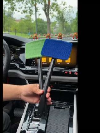 #上热门 汽车前挡玻璃清洁刷、车载除尘器除雾车窗刮、小巧不占地方、家车两用#汽车用品 #有车必备 #车主必备 #汽车好物