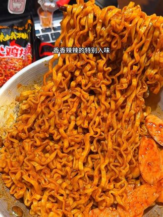 香香辣辣超粘糊的火鸡面!半夜饿了嗦一碗太过瘾了吧!#火鸡面 #速食美食 #无辣不欢 #妈呀太香了 #拌面