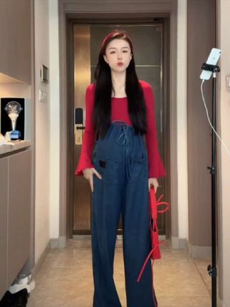 孕妇装秋季新款牛仔背带裤秋季打底衫显瘦炸街阔腿背带裤孕妇套装