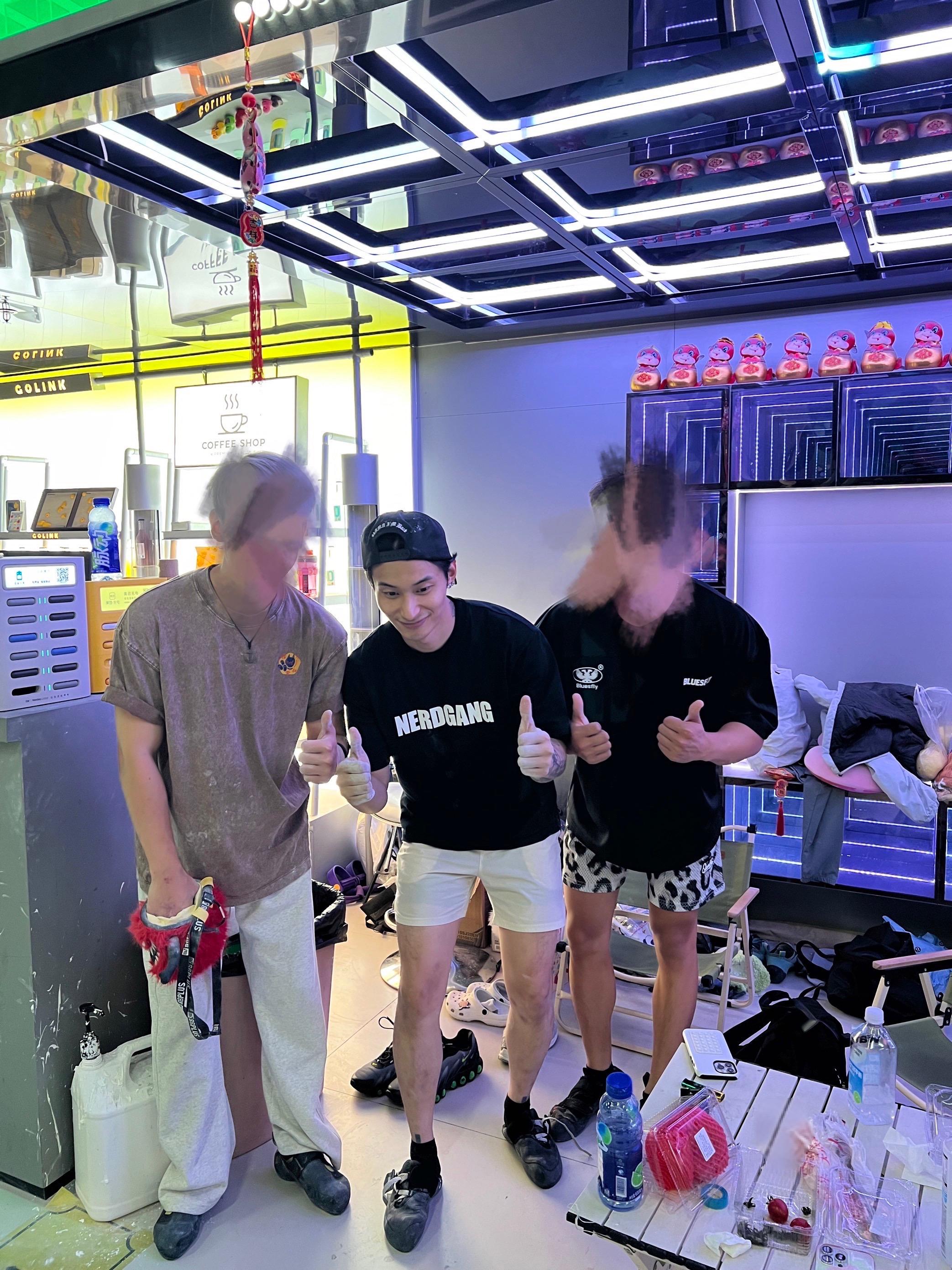 你怎么知道我今天爬墙偶遇江南少爷了#李大奔