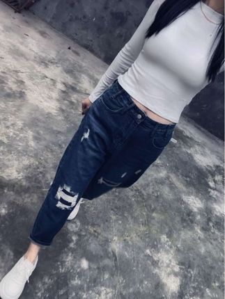 90年才35岁!焦虑个毛线,这个年纪了,得不到的就不要,不是好的就扔掉,整理一下自己的心情,忘记那些不愉快的往事,听听音乐,看看风景,说能说的话,做可做的事,走该走的路,见想见的人。#穿搭 #高级感穿搭 #牛仔裤 #破洞牛仔裤 #情感共鸣