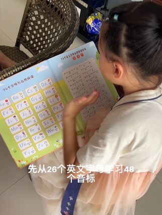 你们要的专门同步三年级英语,课堂同步发声书,终于出新版了,课本中出现的单词、句子:情景对话都有,手指点读发声,孩子爱学#新版三年级英语 #每天进步一点 #日积月累 #英语 #背单词