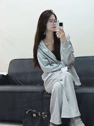 “nice nice baby”#套装两件套 #运动女孩 #卫衣穿搭 #卫衣套装 #ootd