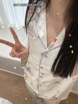 比降温先来到的是男朋友的爱,我也收到了男朋友送的暖冬礼物! 拆开的瞬间,整个人都被可爱晕了!关键还能自己DIY刺绣!谁能拒绝这样的礼物呀?!#家居服分享 #睡衣穿搭 #贴身衣物 #居家服 #给女朋友送礼物