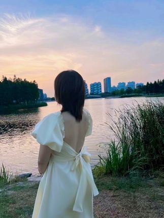 四川方言“罗卜拔了窝窝在”是什么意思#四川方言 #四川土话搞笑