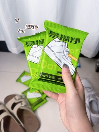 杰哥代言的小白鞋清洁湿巾果然靠谱!简直吊打我之前买的那些!我以前不敢买麂皮鞋子就是因为不好刷,现在有了它想买什么鞋就买什么鞋👟~ #小白鞋清洗 #小白鞋清洁湿巾 #答菲 #出门必备 #张杰同款