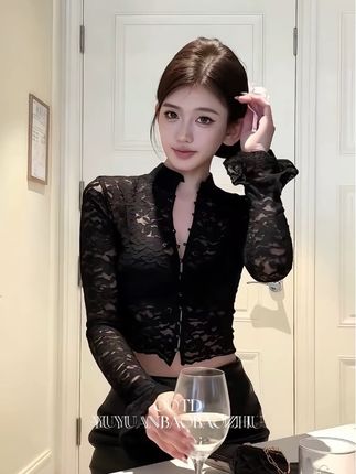 🖤穿搭|又欲又高级的黑色小衫➕轻熟风小皮裙 #高级感穿搭 #洋气小衫 #复古穿搭 #辣妹穿搭